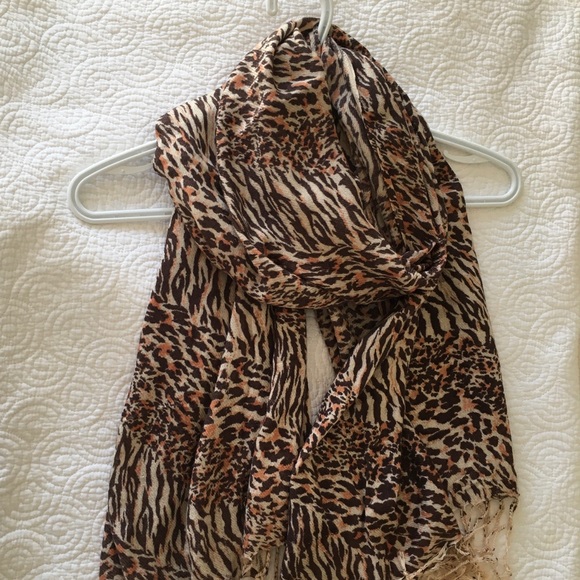 Animal print scarf - Picture 1 of 3